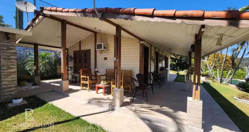 Chacara com 3 dormitorios sendo uma suite com closet e hidro e terreno de 1137m² - atibaia