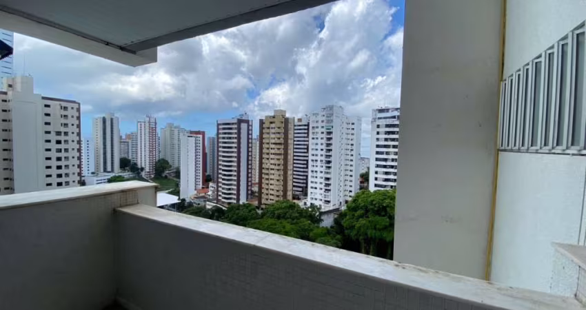 4 Quartos - 2 Suítes - 260 m² - Varanda - Área de Serviço - 2 Vagas de Garagem