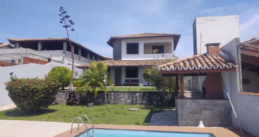 4 Quartos - 2 Suítes - Lavabo - Piscina - Quarto de Serviço - 4 Vagas de Garagem