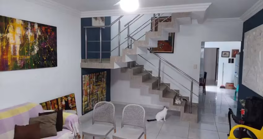 Casa à venda em Salvador-BA, bairro Praia do Flamengo: 4 quartos, 2 suítes, 2 salas, 4 banheiros, 2 vagas, 300m² de área.
