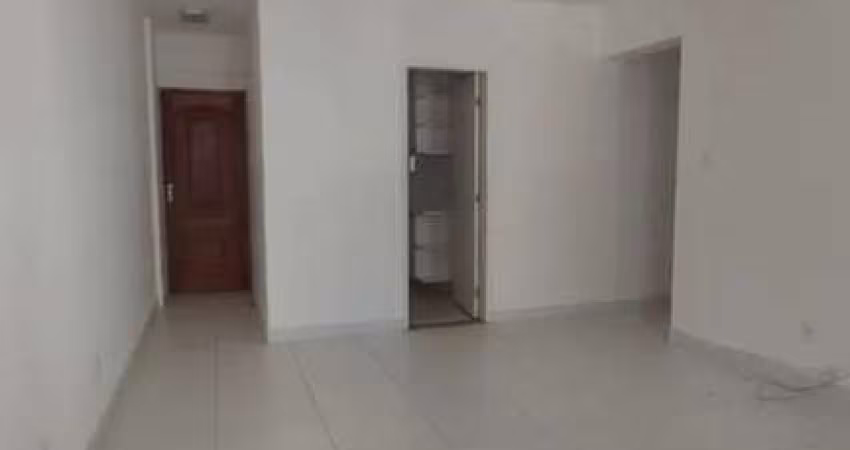 3 Quartos - 1 Suíte - 75 m² - Varanda - Quarto de Serviço - 1 Vaga de Garagem