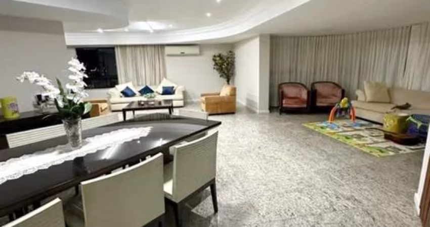 5 Quartos  - 4 Suítes - 255 m² - Varanda - Qaurto de Serviço - 4 Vagas de Garagem