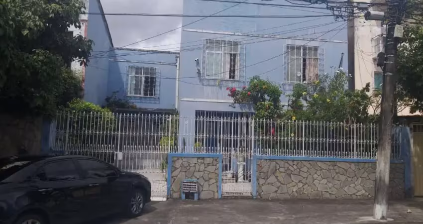 Casa à venda em Salvador-BA, no Bairro Roma: 5 quartos, 1 suíte, 3 salas, 3 banheiros, 3 vagas, 320m².
