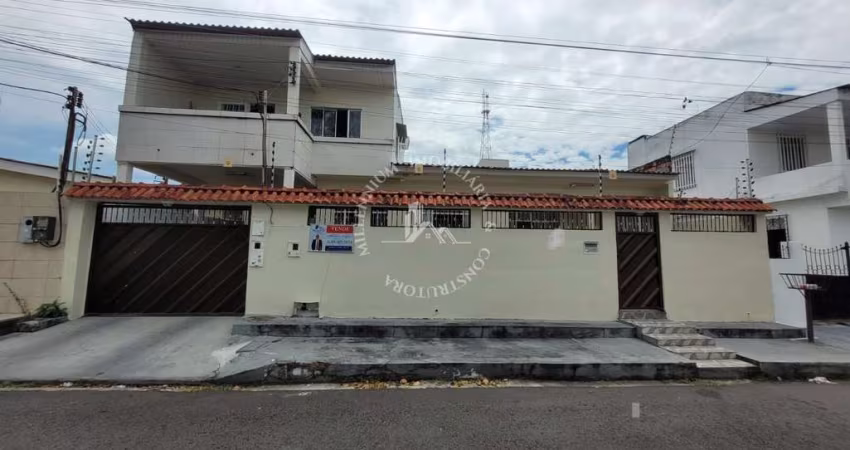 Linda casa no parque 10, com 6 quartos sendo 2 suites,  272 M²  Manaus, AM.