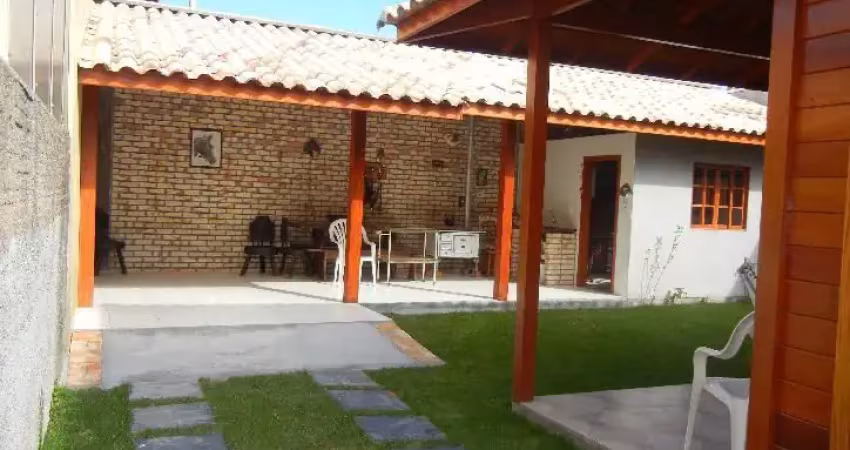 Aconchegante casa em terreno de 250 mt bem próxima a praia campeche