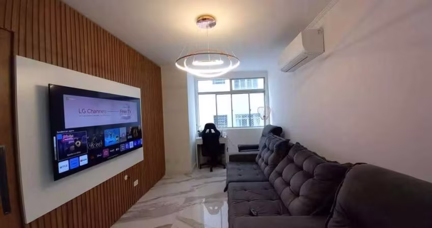 Apartamento com 2 dormitórios, 2 wc, cozinha, lavanderia, piso porcelanato, na quadra da Praia do Itararé.