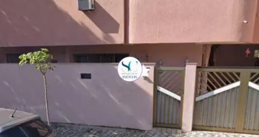 Sobrado à venda com 03 suítes no bairro da ponta da praia!