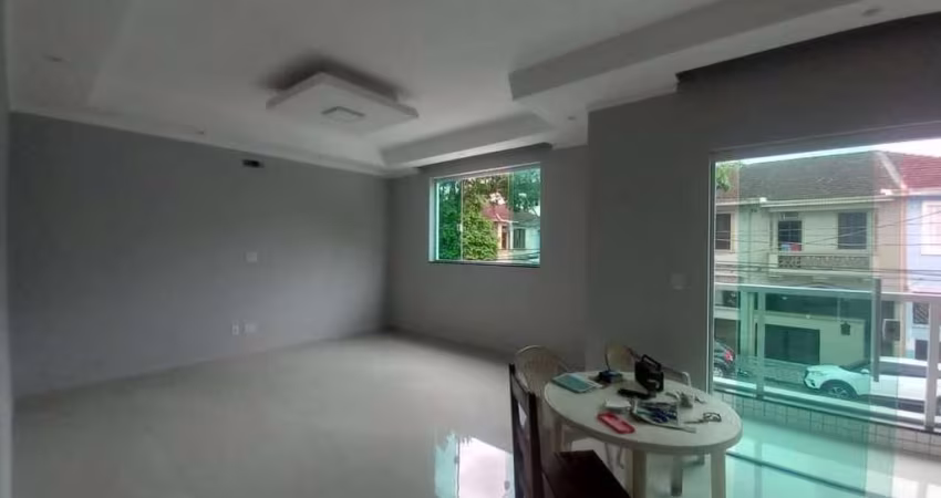 Vende-se casa duplex no bairro do Campo Grande na cidade de Santos