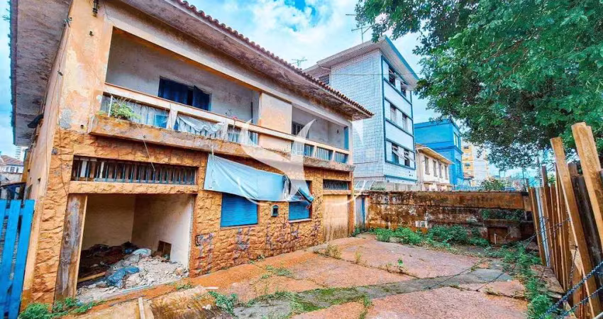 Vende-se prédio em terreno de 600m², no bairro de Encruzilhada em Santos