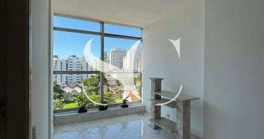 Vende-se apartamento de 01 dormitório frente mar, no bairro de Aparecida em Santos.