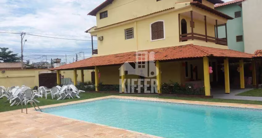 Kiffer imóveis vende: casa com piscina, 5 quartos e espaço gourmet – 880m² em itaipuaçu!