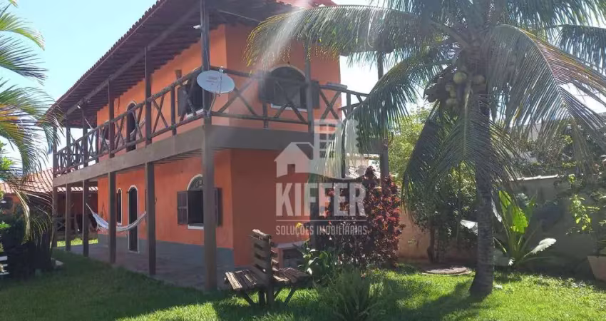 Casa com piscina, área gourmet e quintal – 3 quartos, mobiliada, 200m² construídos