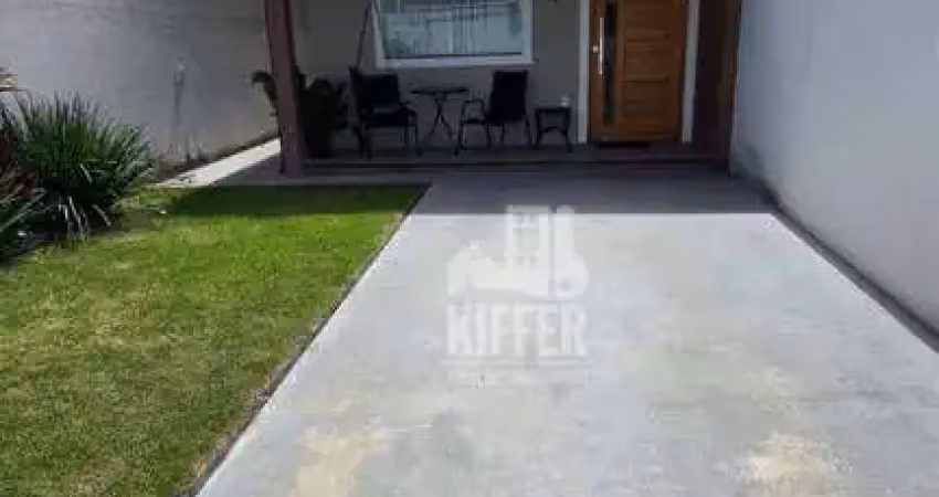 3 quartos, piscina, 1 quadra da praia de itaipuaçu!