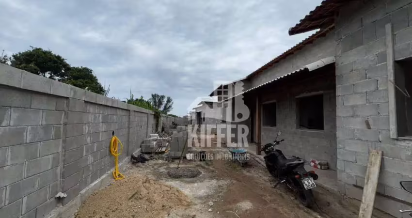 Casa 2 quartos com suíte e gourmet a 10min da praia