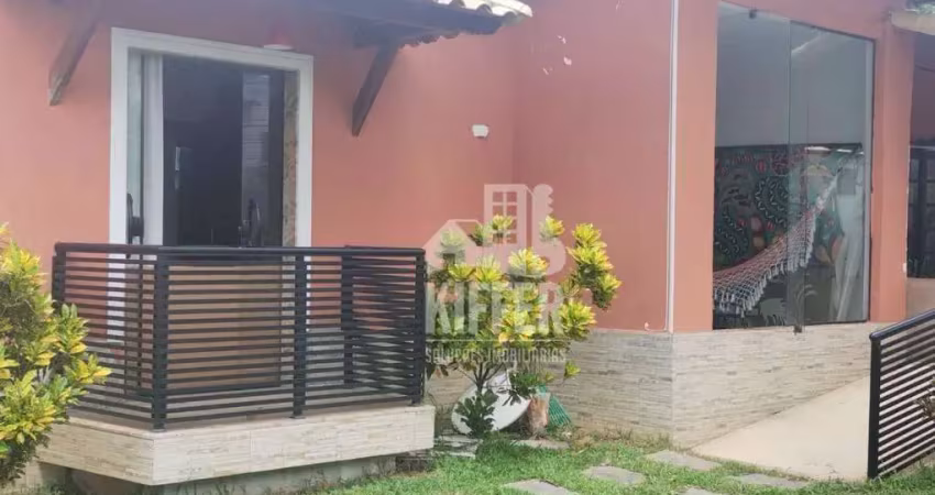 Casa térrea com 2 quartos (1 suíte), quintal amplo com pomar – arquitetura moderna e muito estilo!