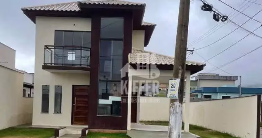 Casa de luxo em condomínio fechado – 2 suítes, sacada, quintal e lazer completo