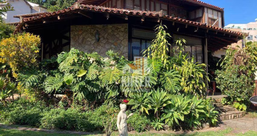 Casa com 5 quartos em condomínio Pendotiba