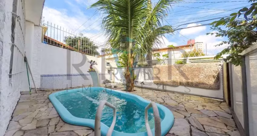 Casa térrea com piscina no Centro de Poá/SP; 3 quartos (1 suíte); 3 vagas