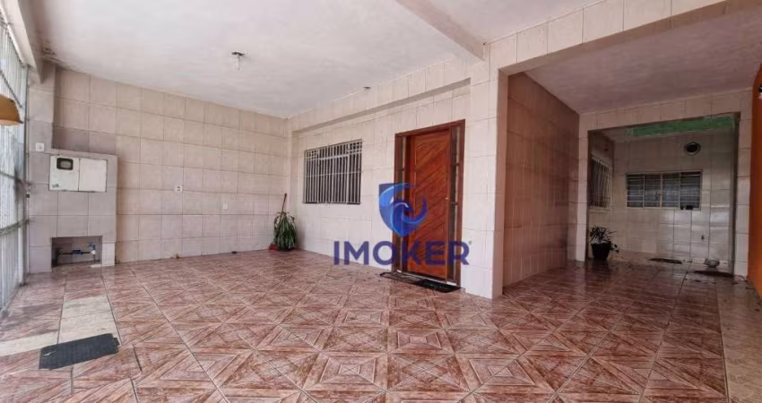 Residência multifamiliar com salão comercial; 3 moradias da mesma família; 3 vagas
