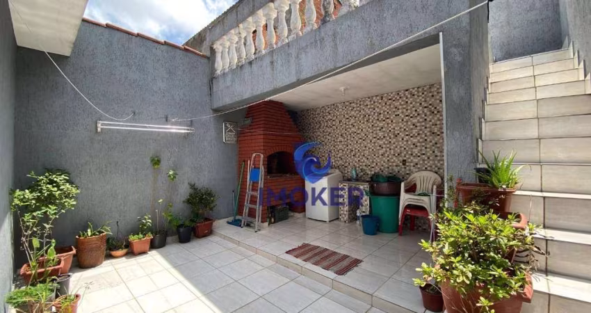 Casa térrea com 2 quartos, sendo 1 suíte; sala; cozinha; banheiro; quintal; churrasqueira; e 2 vagas cobertas; no bairro Vila Colorado em Suzano/SP.