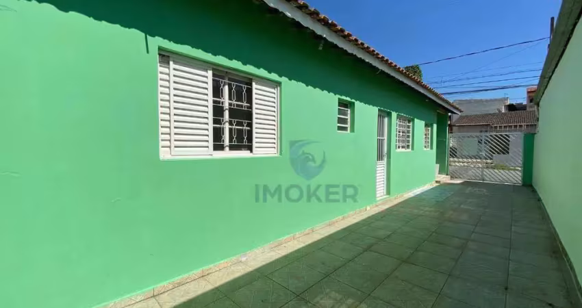 Casa térrea em suzano/sp; 1 dormitório; sala; cozinha; quintal amplo; 3 vagas; próxima ao centro.