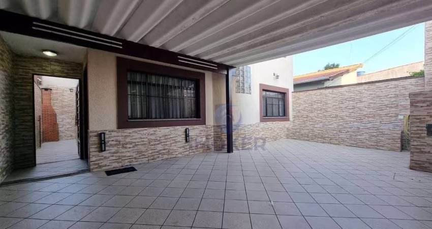Sobrado próximo ao centro de Suzano/SP; 3 quartos (1 suíte com closet); 3 vagas; mobiliado