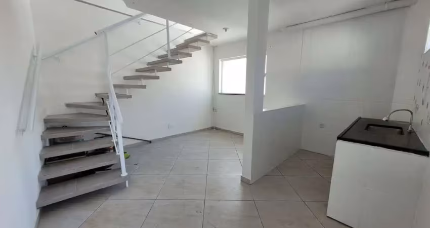 Casa no centro mogi das cruzes/sp; 1 dormitório; sala de estar; cozinha; 3 vagas.