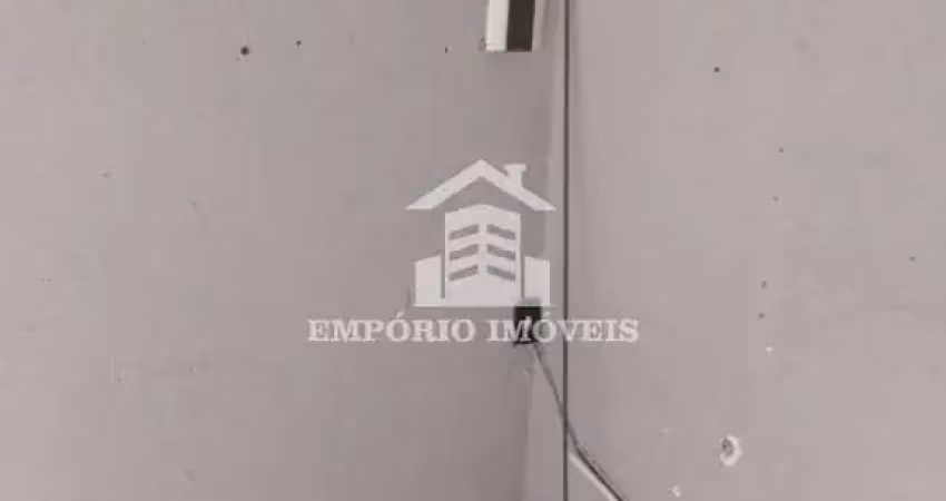 Aluga-se salão comercial com banheiro 3,00 x 5,5 mts na c. tiradentes