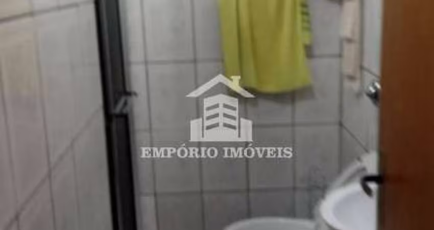 Casa a venda com dois dormitórios e garagem para dois Carros