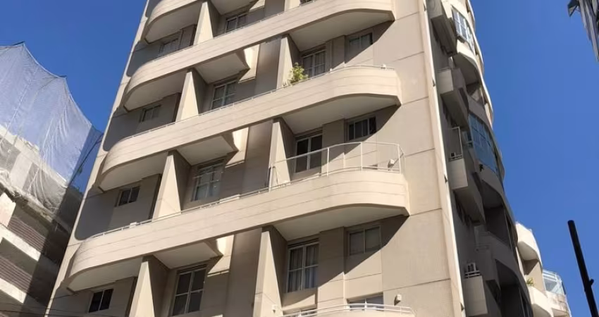 Apartamento Duplex 1 Suíte | 1 lavabo | varanda | 1 vaga garagem com manobrista / Itaim Bibi -SP