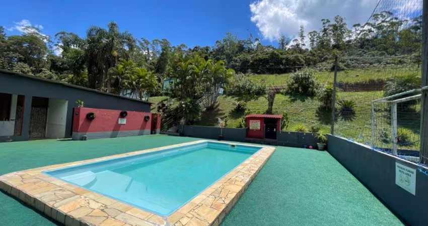 Fazenda/Sítio/Chácara para venda possui 600 metros quadrados com 8 quartos