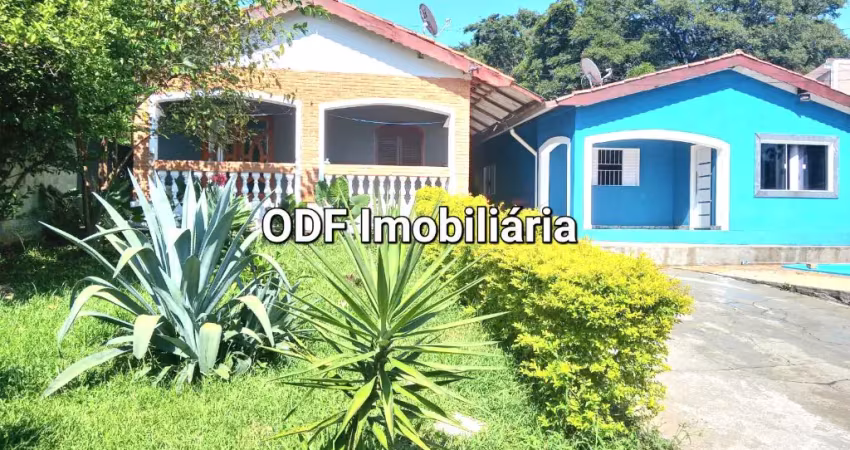 Maravilhosa chácara  com 2 casas piscina e área goSãurmet.