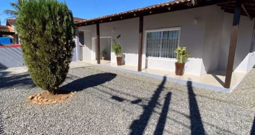 Linda casa plana pronta para morar no Petrópolis