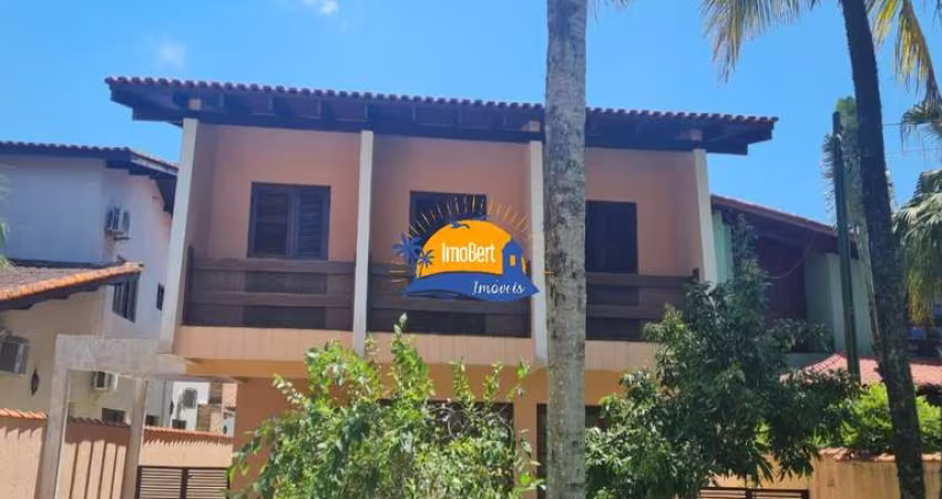 Residência de Alto Padrão com 3 Suítes em Condomínio de Luxo em Bertioga-SP - Maitinga: 3 quartos, 3 salas, 3 banheiros, 4 vagas de garagem, 212,00 m².