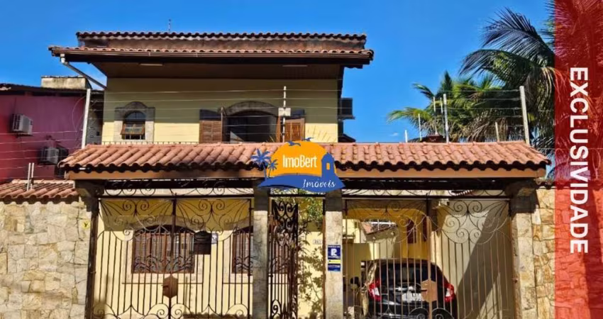 Sobrado à venda com 3 quartos e 2 suítes a 200mts da praia em Bertioga-SP.
