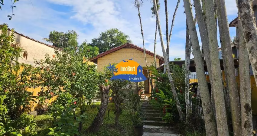 Casa térrea para reforma à venda em Bertioga-SP, Centro - 2 quartos, 205,61 m² de área e 395 m² de área total