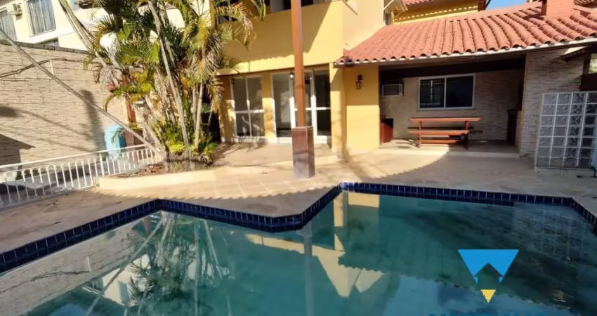 Freguesia - casa duplex em condomínio - 3 quartos (2 suítes) - piscina