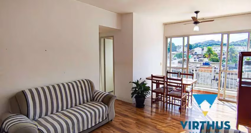 Pechincha - apartamento 2 quartos, varanda e dependência.