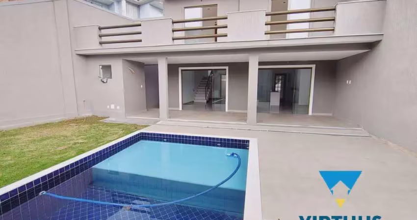 Casa em condomínio - 192m2 - 4 qtos - piscina e jardim