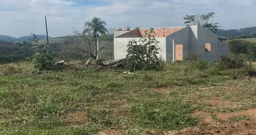 He parcele o seu terreno plano com 1000m² e construa a sua chácara