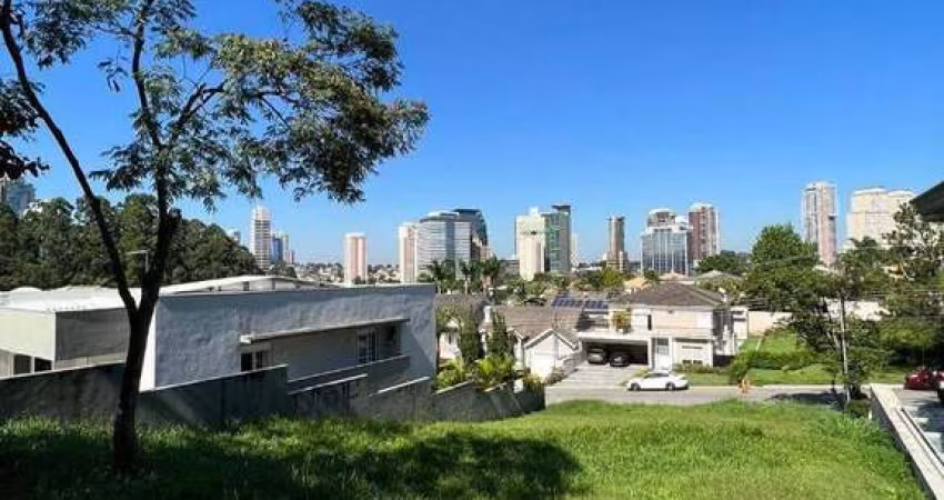 Terreno bem localizado um dos únicos  a venda . COND MELVILLE COM LAGO