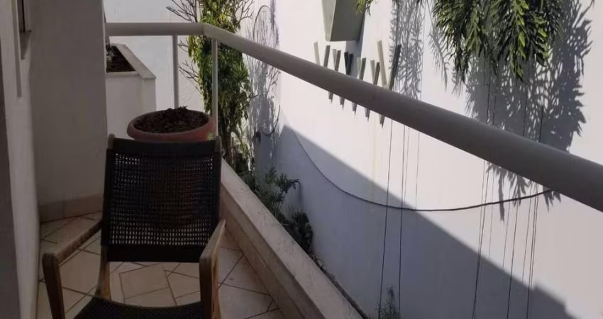 CASA PARA LOCAÇÃO NO ALPHAVILLE 1 - PRÓXIMO DA PORTARIA -