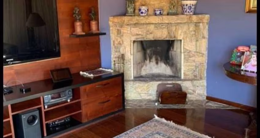 OPORTUNIDADE CASA A VENDA ALPHAVILLE ZERO / 4 SUÍTES / PARA RETROFIT