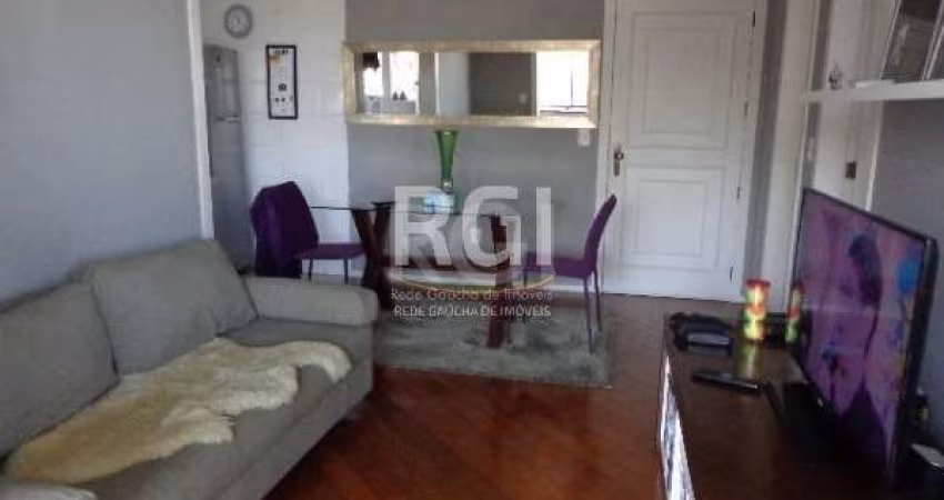 Vende-se apartamento de 1 dormitório amplo, living em 2 ambientes, sacada com churrasqueira, vista perene, cozinha americana, banho social, área de serviço, 1 vaga de garagem coberta e escriturada, 1 