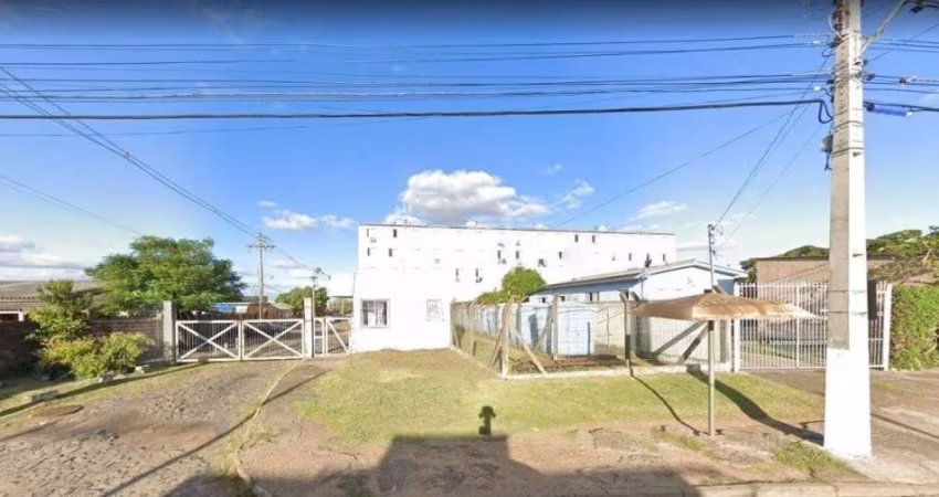 Apartamento de 2 dormitórios, sala, cozinha, banheiro. Ficam algumas mobílias: Móveis banheiro, box de vidro ,cozinha e máquina de lavar e ar condicionado no quarto de casal. &lt;BR&gt;Sol da manhã . 