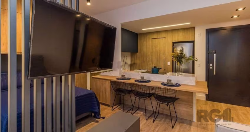 Lindo studio de 36m2, totalmente mobiliado, com 1 vaga de garagem no bairro Boa Vista. Imóvel possui living integrado com cozinha, churrasqueira, móveis sob medida, 01 dormitórios (suíte) climatizado 