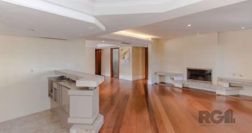 Apartamento de 3 dormitórios  no Bairro Auxiliadora sendo 1 suíte; sala grande em 3 ambientes com  piso laminado, lareira e churrasqueira. Cozinha grande e area de serviço separadas; 2 vagas de garage