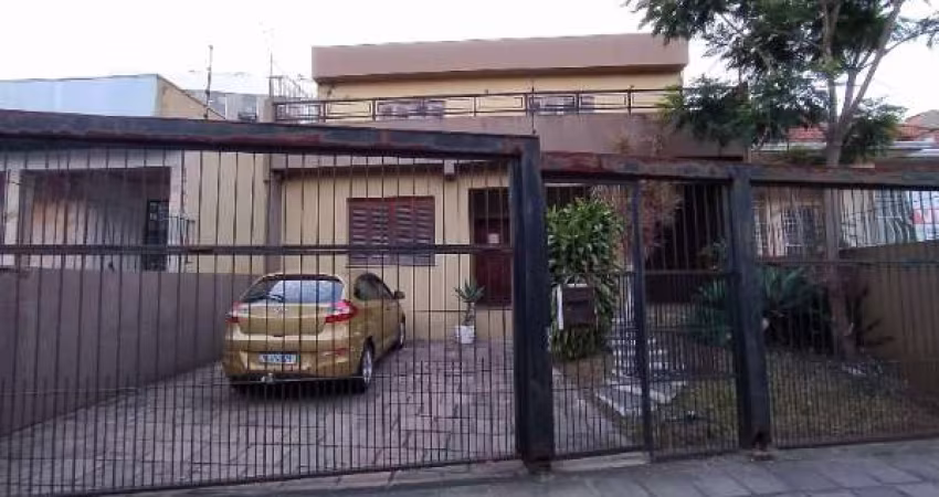 CASA COM DOIS PAVIMENTOS, NO ANDAR SUPERIOR:  TRES DORMITORIOS, SENDO DOIS COM SACADA E UM SUITE MASTER, BANHEIRO SOCIAL, ESCRITORIO E TERRACO. NO TERREO: SALA DE ESTAR, SALA DE JANTAR, COZINHA, ESCRI