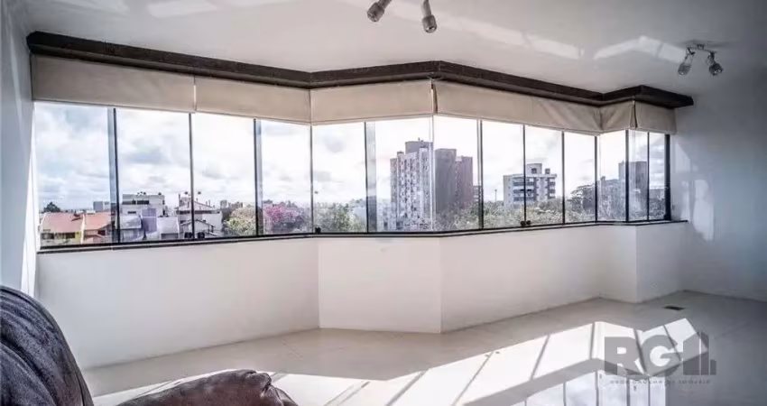 Maravilhosa Cobertura com 255m² de área totalmente privativa. Pavimento inferior composto de living de 3 ambientes com lavabo, ampla cozinha mobiliada integrada ao living com bancada em granito , área