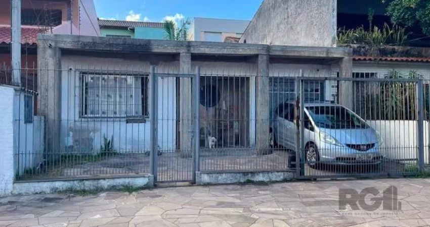 Casa de 94m² no bairro Jardim Botânico! O imóvel é composto por living para dois ambientes, 2 dormitórios, banheiro social, cozinha, garagem coberta e espaçoso pátio nos fundos. Necessita reformas e a